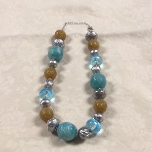 EUC Vintage costume beaded jewelry necklace - turquoise, tan, & silver.